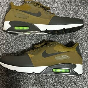 NIKE Aix Max Olive/Olive Size 15